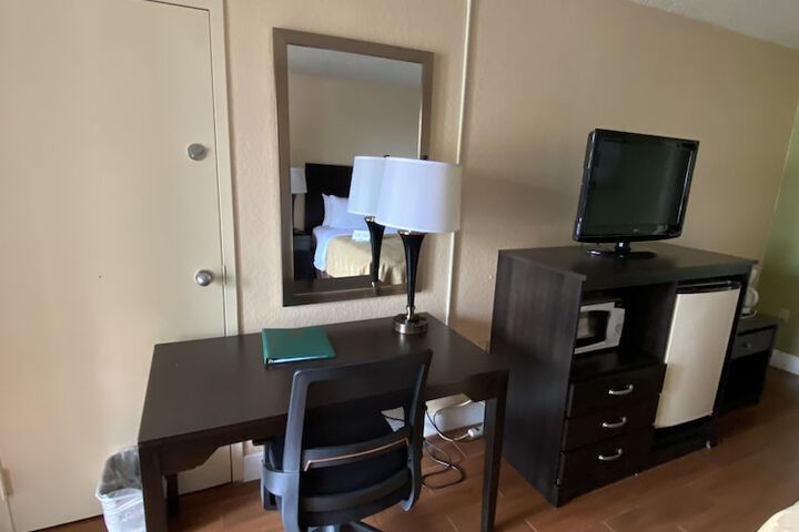 Room 17 of 27
