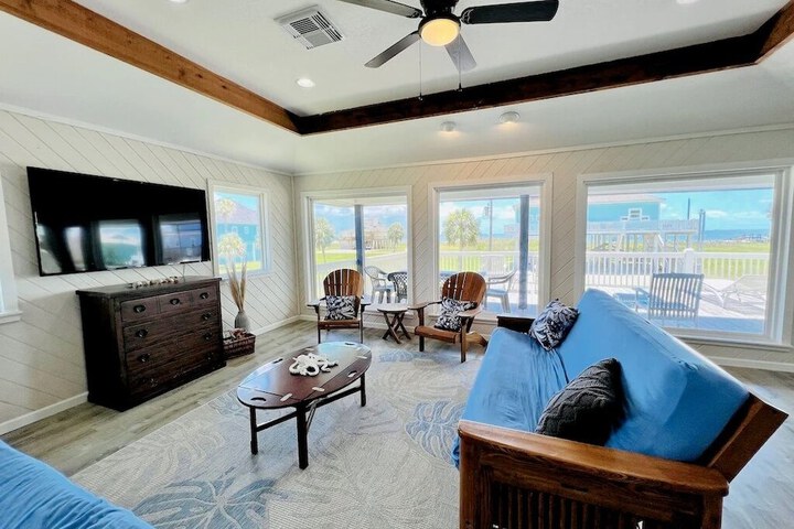 Nashs Landing 3 Bedroom Home by RedAwning