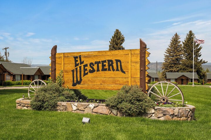 El Western Cabins & Lodges
