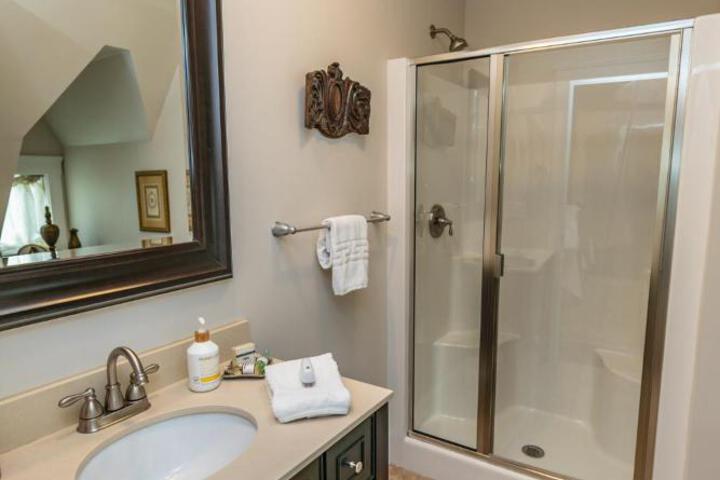 Riverside Gables Bed and Breakfast