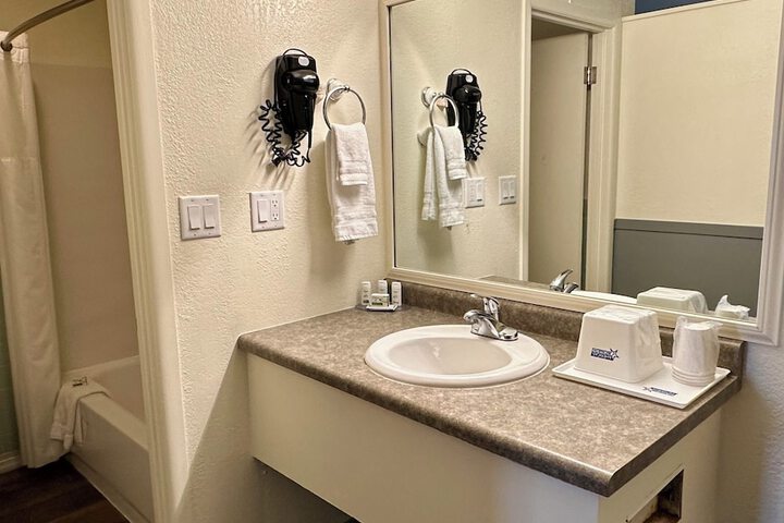 Americas Best Value Inn Wall
