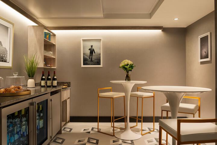 Lounge 46 of 50