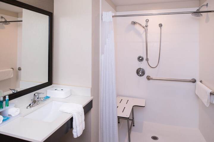 Holiday Inn Express & Suites Monroe by IHG