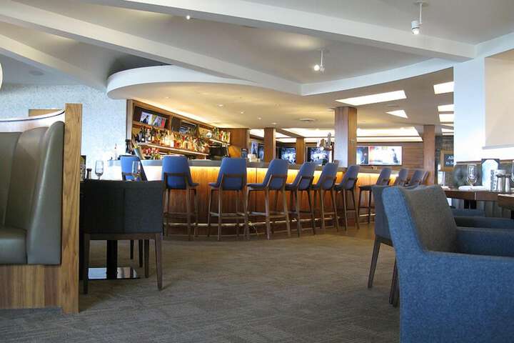 Lounge 54 of 84
