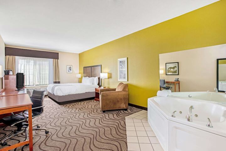 La Quinta Inn & Suites by Wyndham Corpus Christi Northwest