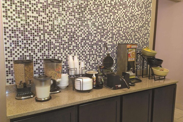 Breakfast/Coffee Service 36 of 40