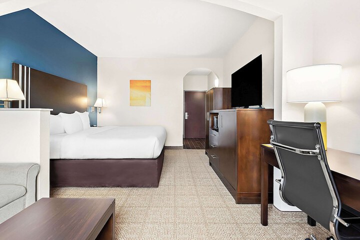 Room 40 of 66
