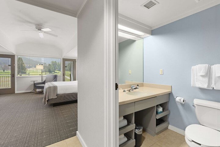 Room 64 of 109