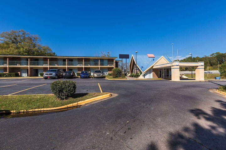 Hotel 6 of 25