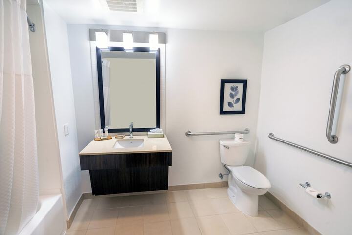 Country Inn & Suites by Radisson State College (Penn State Area), PA