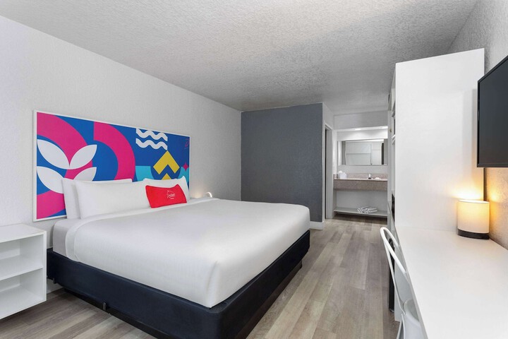 Room 52 of 69