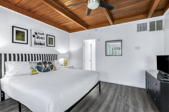 Room 33 of 63