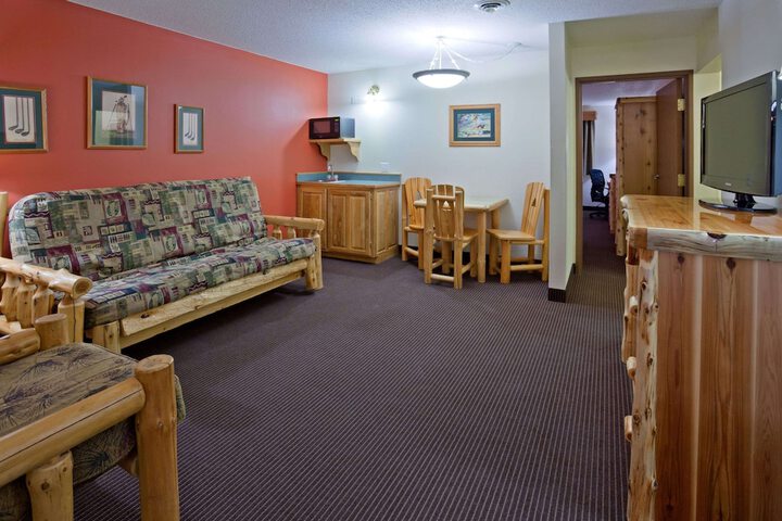 Room 17 of 38