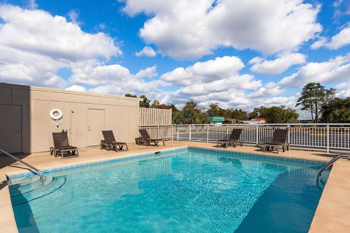 Pool 4 of 26