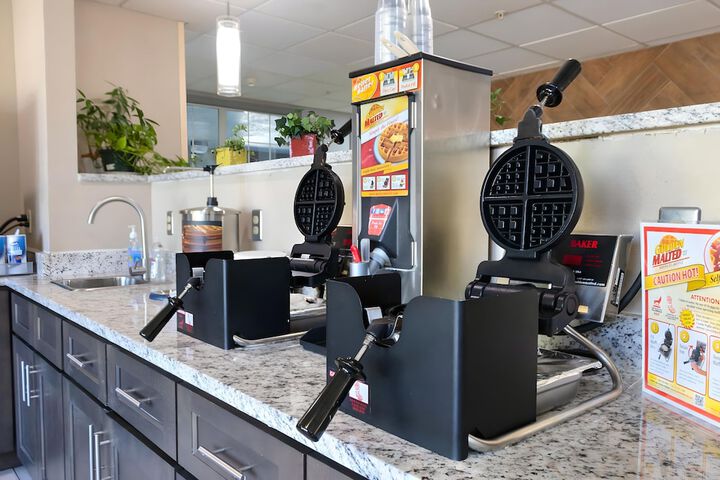 Super 8 by Wyndham Smithfield / Selma