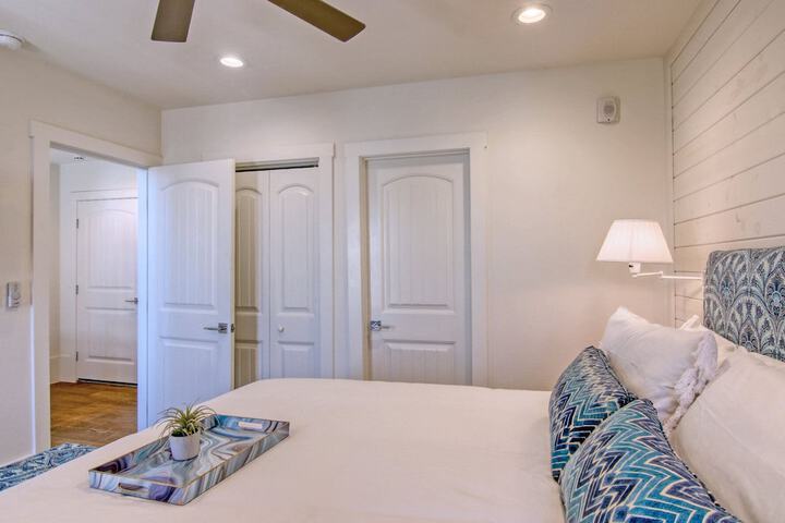 Room 35 of 53