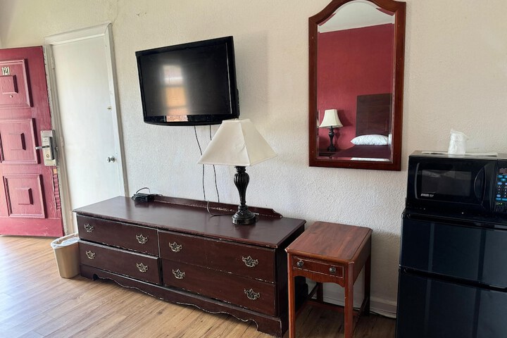 Room 28 of 40