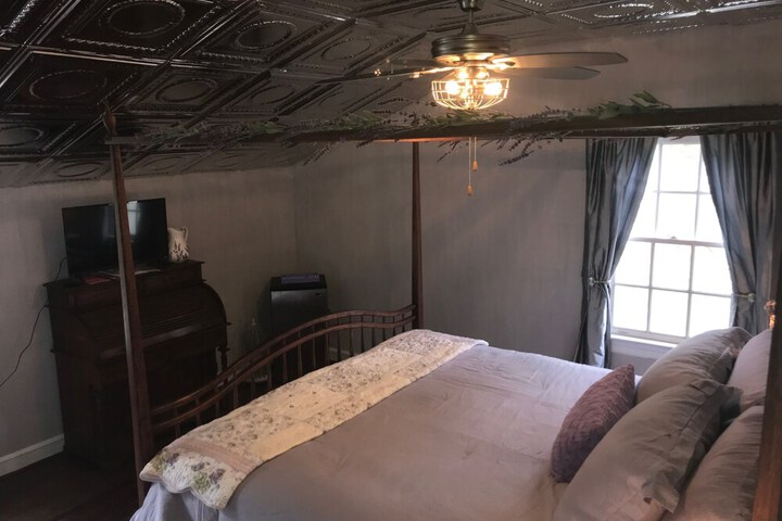Room 51 of 66