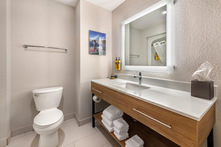 Best Western Plus 1000 Islands Hotel & Suites