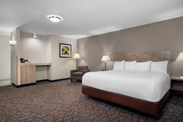 Baymont by Wyndham Waukesha