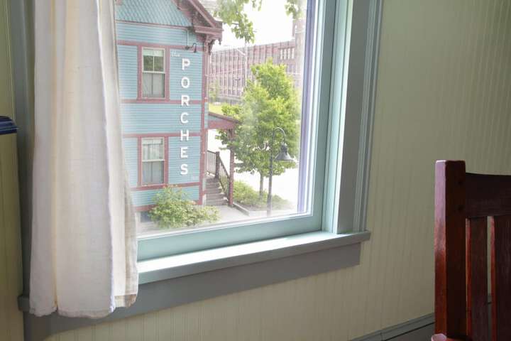 Room 34 of 104