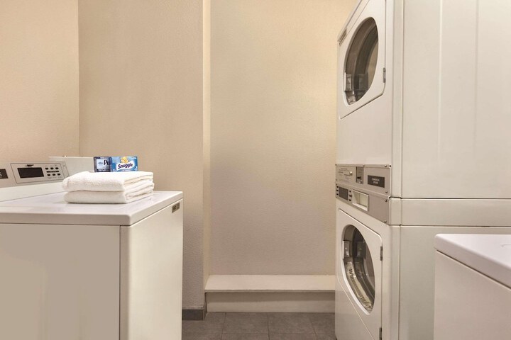 Country Inn & Suites by Radisson Fresno North, CA