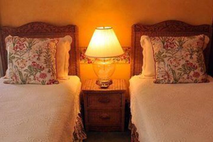 White Swan Inn Bed & Breakfast