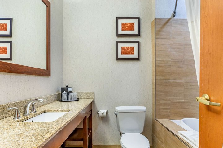 Room 10 of 28