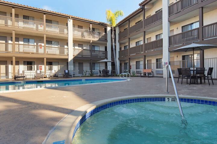 Pool 4 of 28