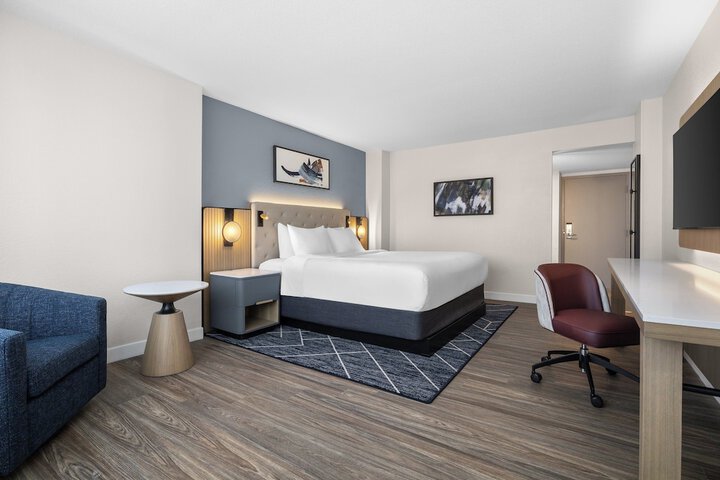 Room 33 of 52