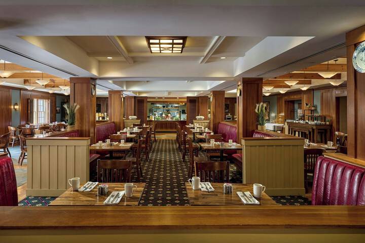 Williamsburg Lodge Autograph Collection