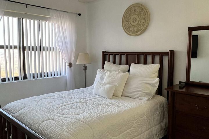 Uhost AI 2BR Condo Scenic Mountain Retreat