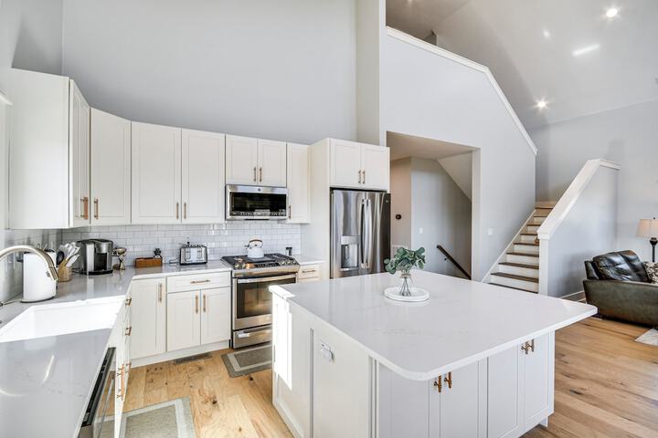 Newly Built Home w / Mtn Views in Black Mountain!