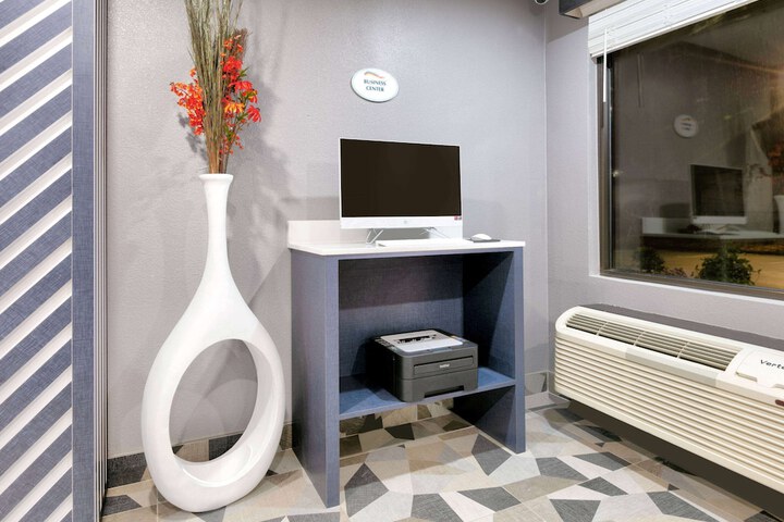 Business Center 53 of 54