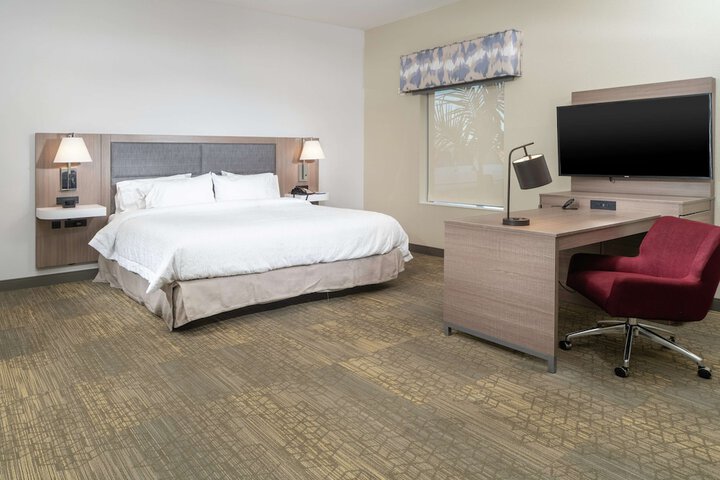 Room 9 of 33