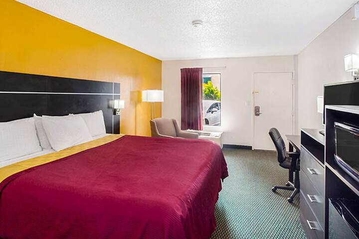 Room 32 of 47
