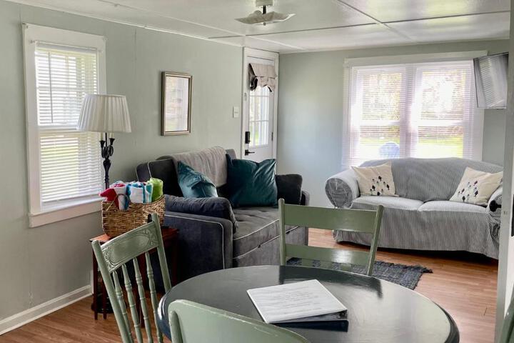 Drop Anchor Cottages and Lake House