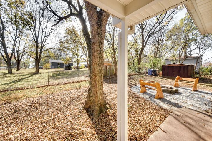 Tranquil Travelers Rest Home w / Fire Pit!