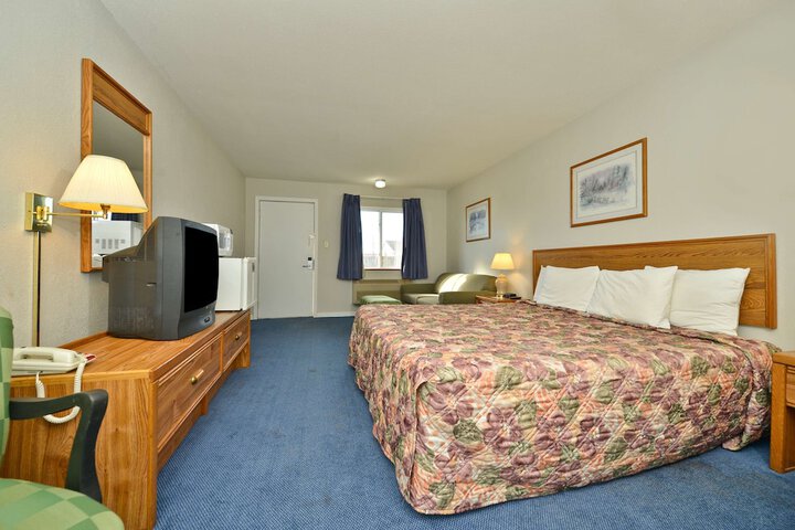 Room 17 of 28