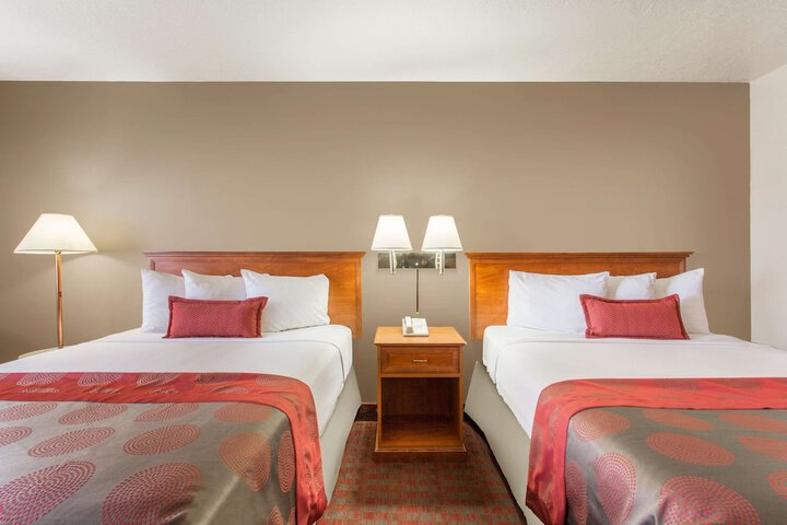 Room 27 of 39