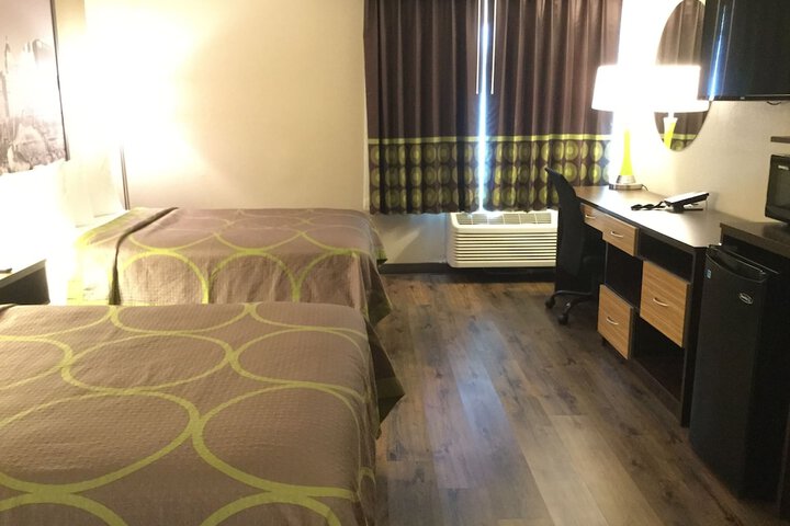 Room 7 of 18
