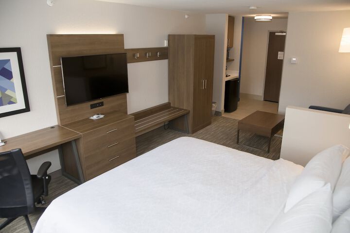 Room 43 of 77