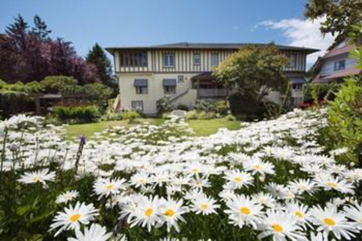 Oak Bay Guest House Bed & Breakfast