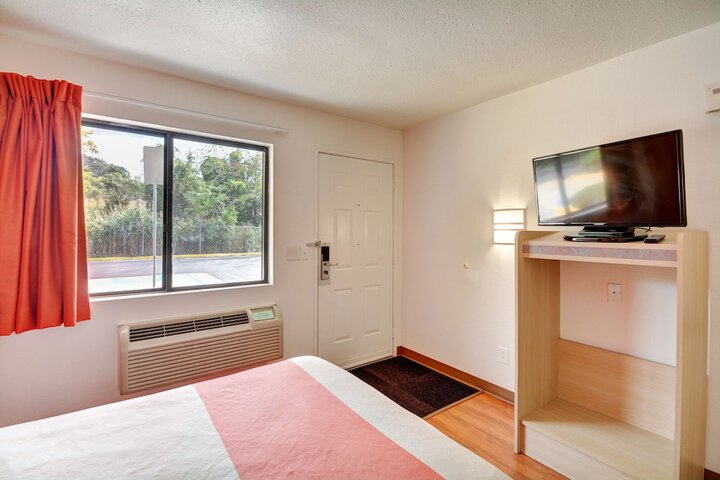 Motel 6 Southington CT - Hartford