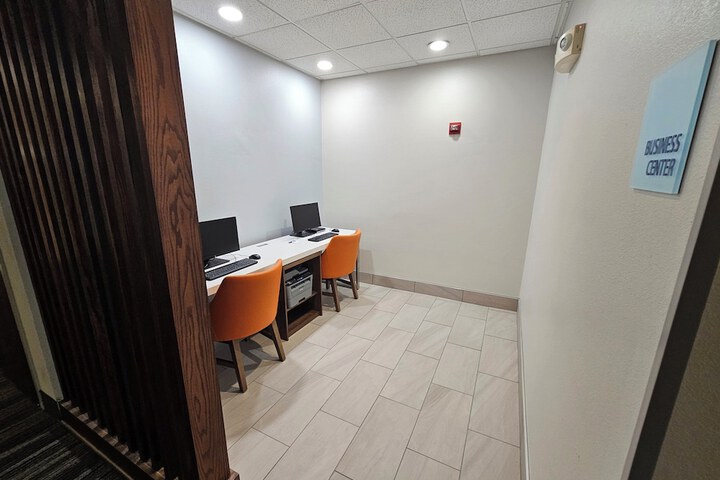 Business Center 61 of 61
