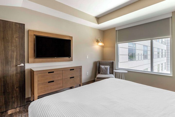 Room 43 of 60