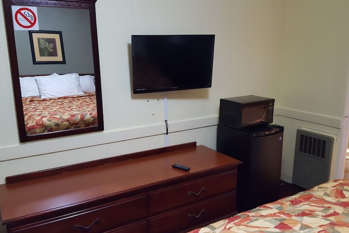 Room 6 of 8