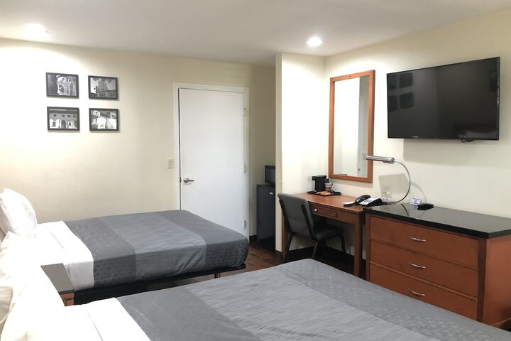 Room 27 of 38