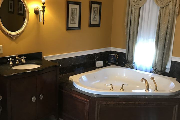 Room 17 of 24