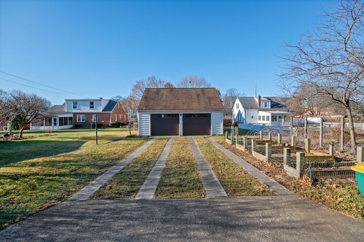 sweet Serenity" Stay 10 Minutes From Hershey 3 Bedroom Home by RedAwning